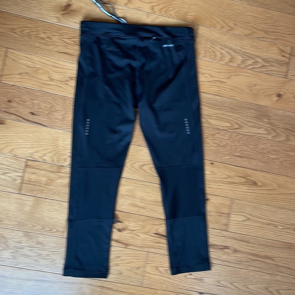 Nike Dri-Fit small Capri leggings - Picture 6 of 6